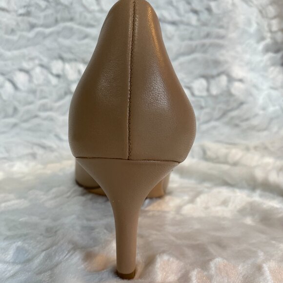 Naturalizer NWT  Heels in Beige  10.5 - Picture 4 of 8